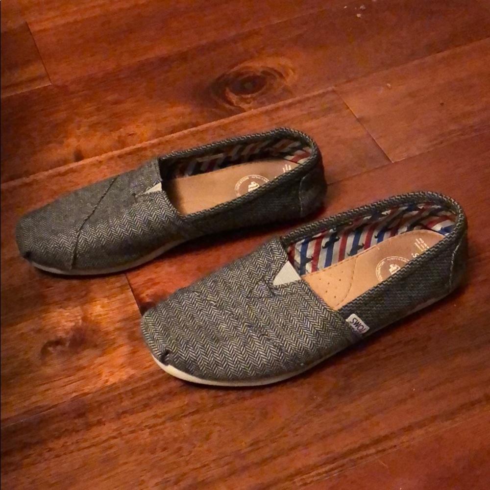 Toms slip on